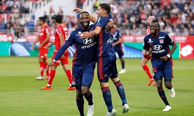 关于荷甲国际比赛日再迎强敌，里尔远射贴柱，主帅态度——质疑声仍在，球探报告显示潜力的信息